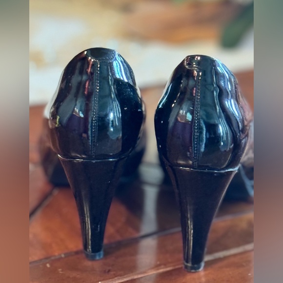 Clark’s Comfort High Heels - Picture 2 of 6